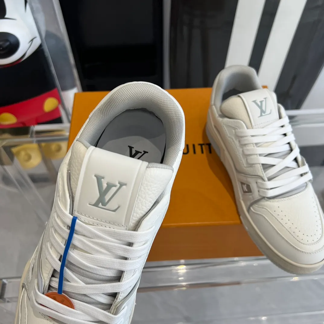 👟👟Ex-factory price 840👟👟 Women's shoes factory Couple model 👫LV Trainer series basketball sneakers🌟 Original molded TPU outsole The texture is the same as the original ⚠️Original development Top version All details are consistent with the original ⚠️ Size: 35-45